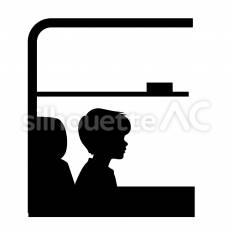 電車の車窓から外を眺める男の子 電車,車窓,窓のシルエット素材