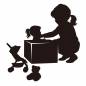 おもちゃをおもちゃ箱にしまう（女の子） おもちゃ,箱,収納,しゃがむ,人形,整理,室内,大掃除,玩具,家事のシルエット素材