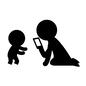 写真を撮る 写真,撮る,スマホ,歩く,ヨチヨチ,育児,子育て,親子,子供,赤ちゃんのシルエット素材