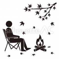 焚き火でリラックスする人 人,椅子,炎のシルエット素材