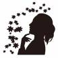 紅葉を眺める横向き女性 紅葉を眺める横向き女性 女性,紅葉,紅葉狩り,ポニーテール,横顔,横向き,眺める,人物,1人,上半身のシルエット素材