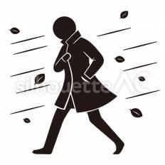 木枯らしに吹かれる人 人,コート,落ち葉のシルエット素材