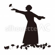 イチョウの葉に手を伸ばす女性 女性,イチョウ,手を伸ばすのシルエット素材