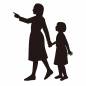 手を繋ぎ歩く母子 手を繋ぎ歩く母子 母子,女性,女の子,手を繋ぐ,親子,家族,散歩,指差す,歩く,母のシルエット素材