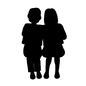 カップル カップル 2人,女の子,仲良し,正面,全身,座る,スカート,パンツ,並ぶ,くっつくのシルエット素材