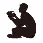 座って読書する男性 座って読書する男性 男性,読書,本,イチョウ,葉,横向き,座る,胡坐,読書の秋,人物のシルエット素材